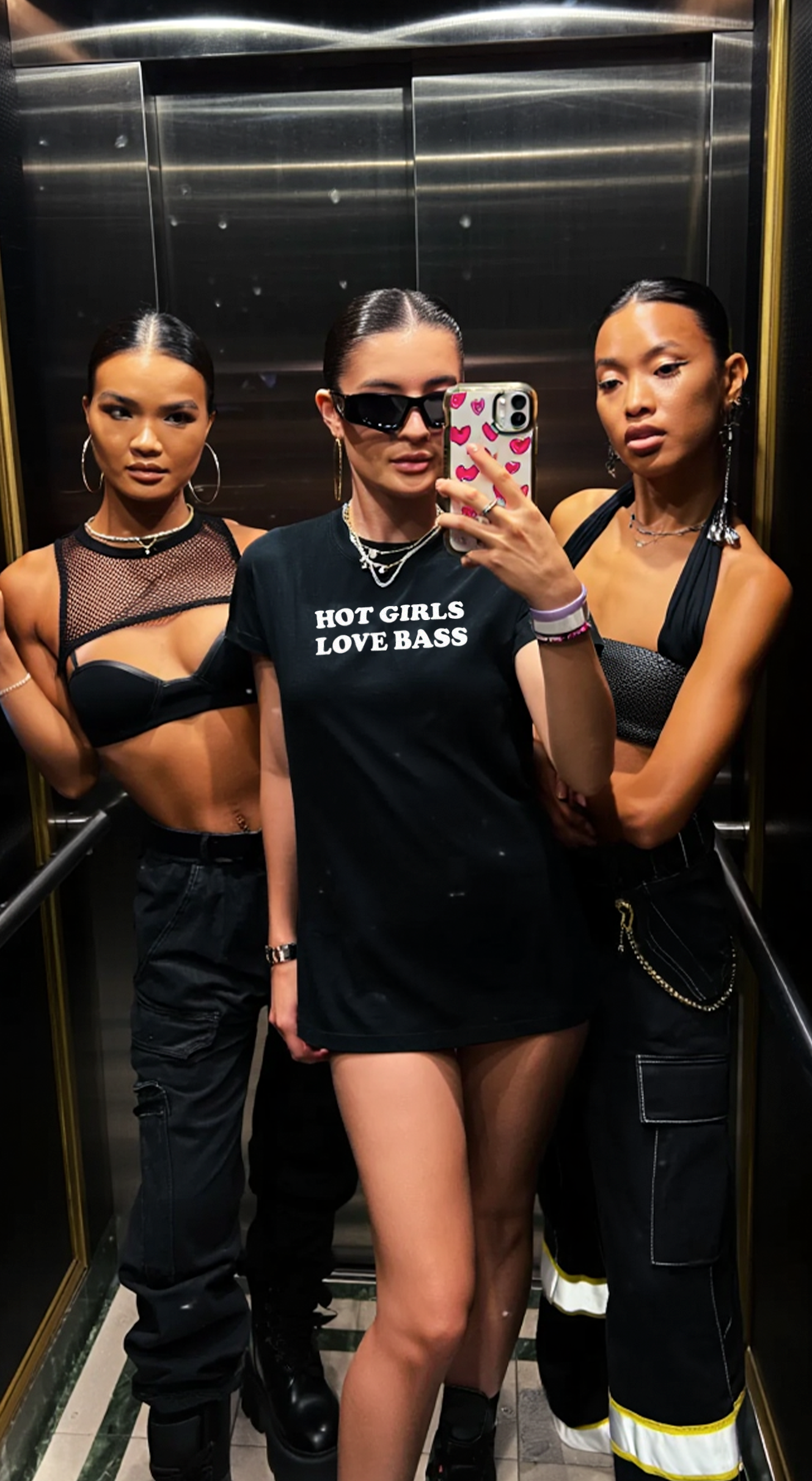 Hot Girls Love Bass (Unisex)