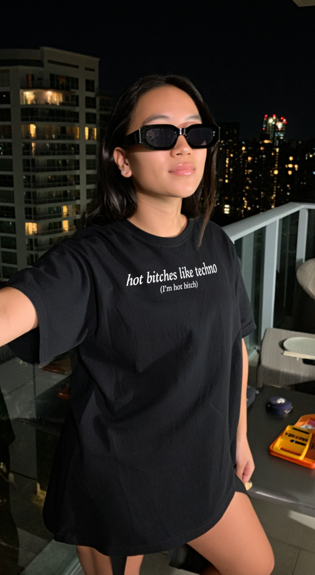 Hot Bitches Like Techno (Unisex)
