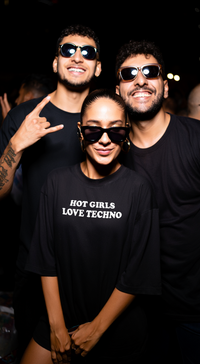 Hot Girls Love Techno (Unisex)