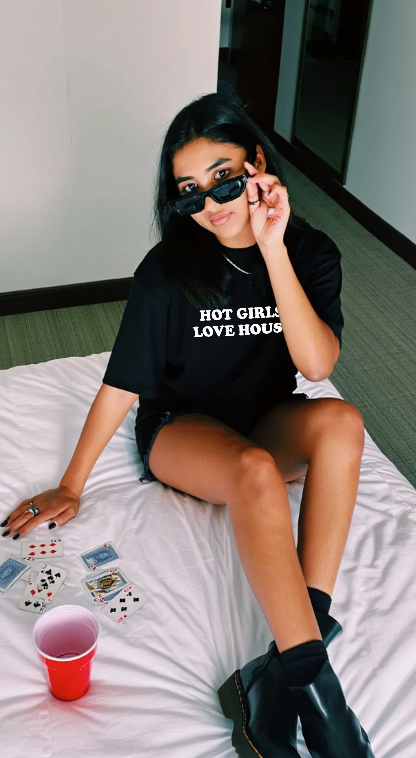 Hot Girls Love House (Unisex)