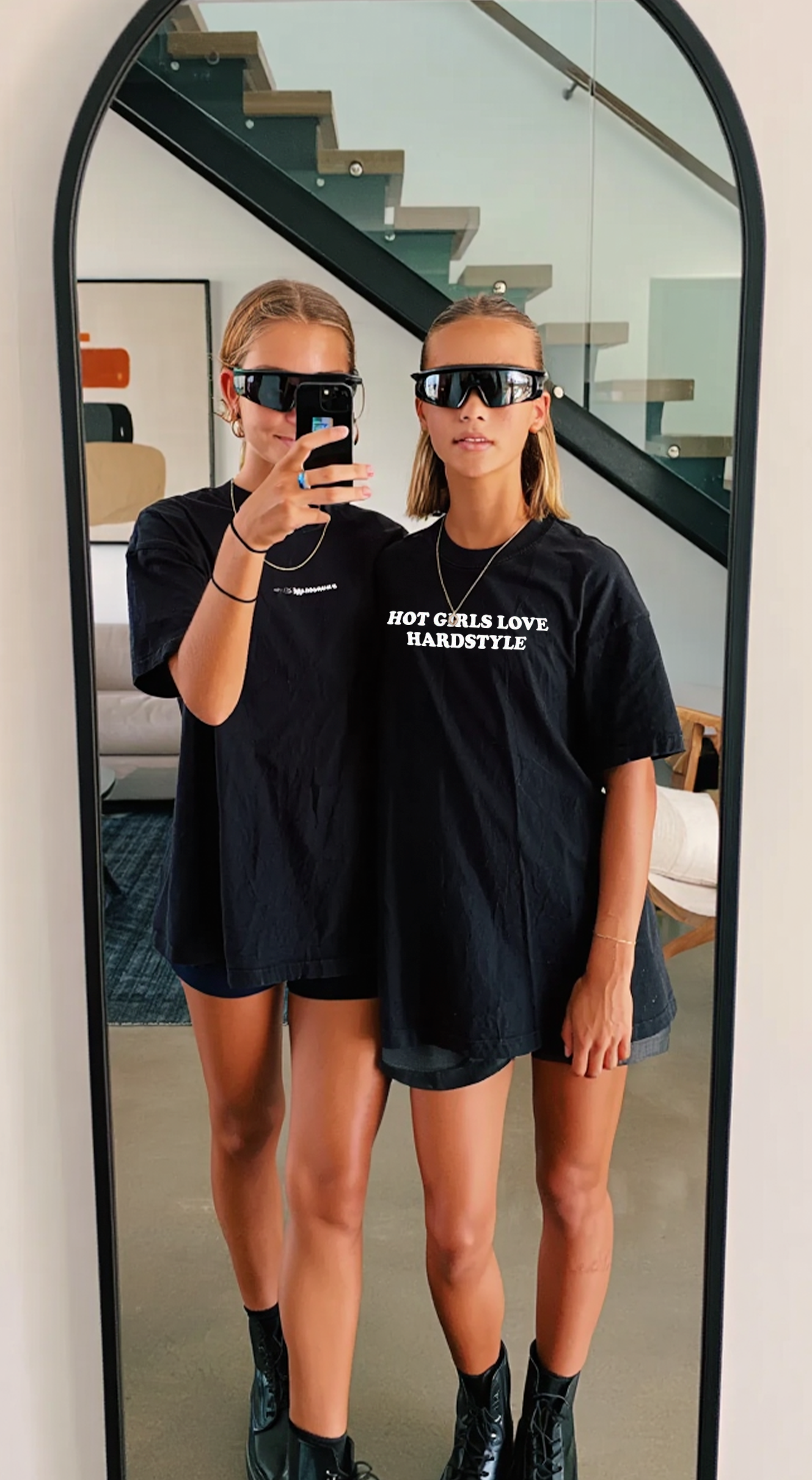 Hot Girls Love Hardstyle (Unisex)