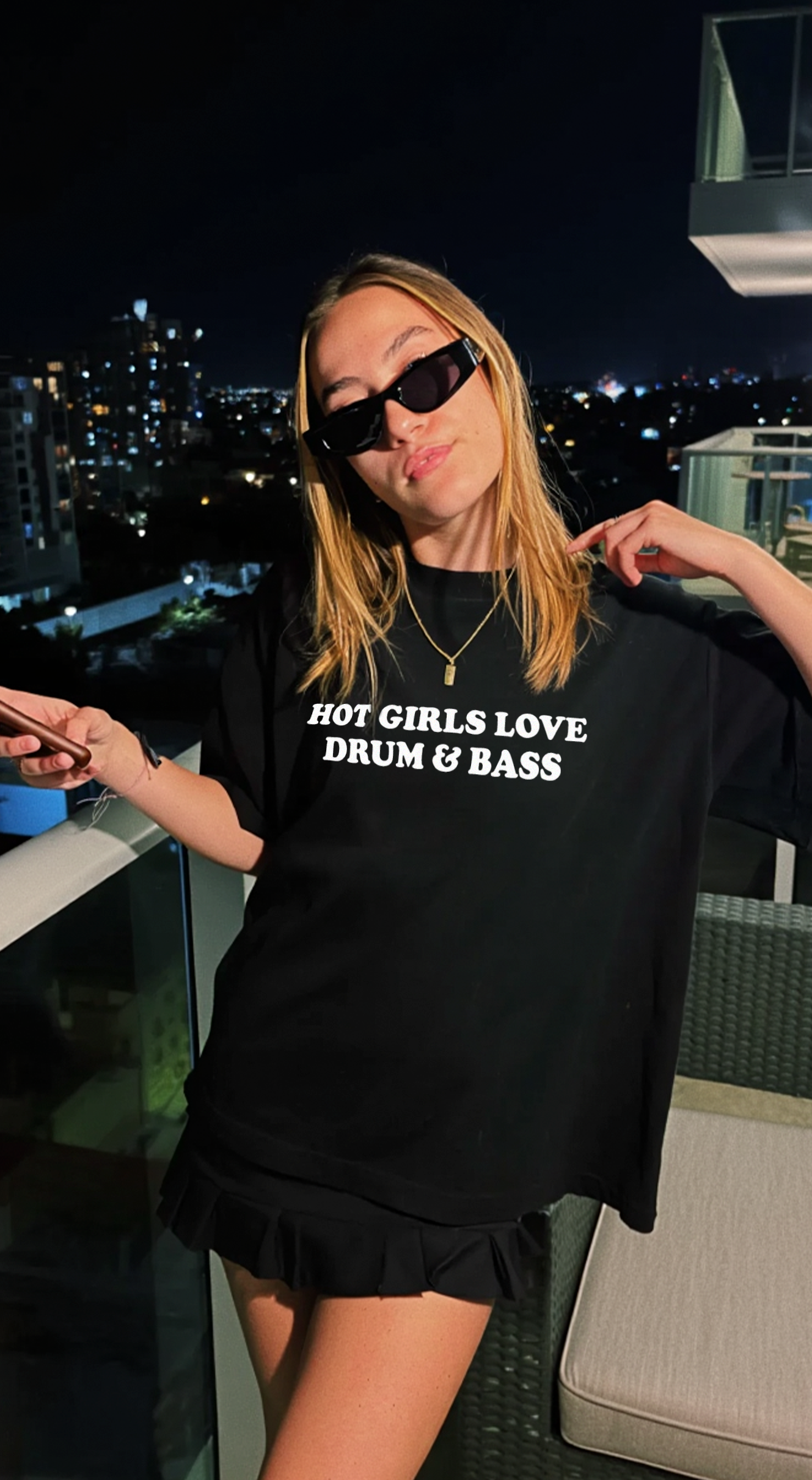 Hot Girls Love Drum & Bass (Unisex)